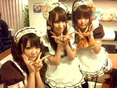 The waitresses dressed in maid (maid) of the Home Café will call you master.