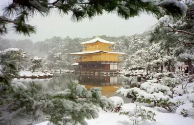 Le Kinkaku-ji sous la neige