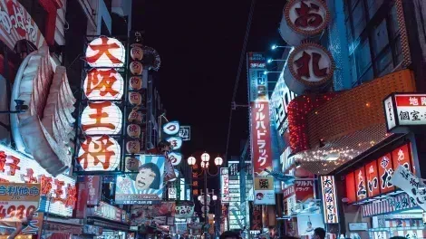 Dotonbori ist die lebhafteste Gegend von Osaka, der Lebensmittelhauptstadt Japans