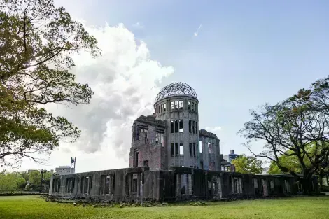 Le dôme de Genbaku, l'un des seuls bâtiments à avoir survécu à la bombe atomique tombée sur Hiroshima