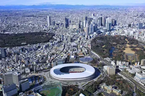Lo Stadio Nazionale del Giappone e il famoso quartiere di Shinjuku, Tokyo