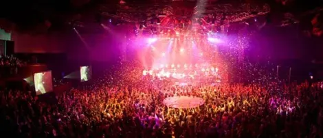 Il Club AgeHa a Tokyo è la più grande discoteca di Tokyo.