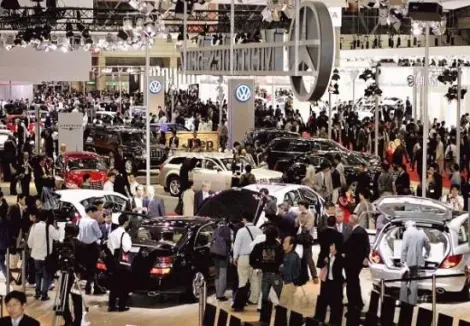 Every two years, driveways and visitors to the Tokyo Motor Show invade the Big Sight Exhibition Center in Ariake.