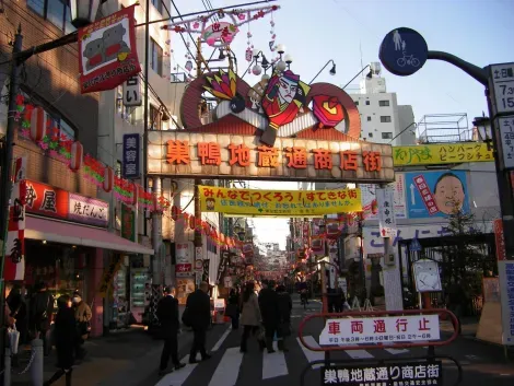 Estesa su più di 800 metri, la strada pedonale Jizôdori ha più di 200 piccoli negozi.