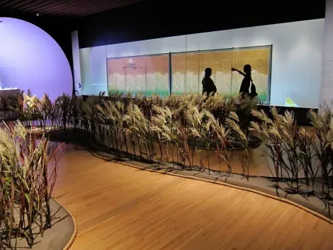 Il Museo Suntory di Akasaka è dedicato all'arte della manifattura e raccoglie oltre tremila oggetti.