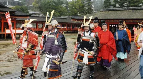 Guerreros samurái en el festival de Kiyomori.