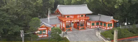 Entrada al templo Yasaka Jinja.