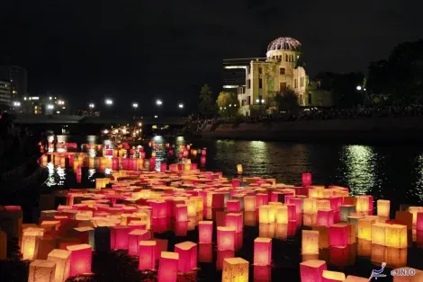 Lanterne della cerimonia di commemorativa a Hiroshima