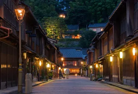 El barrio Higashi de noche.
