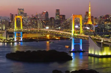 El Rainbow Bridge de Tokio.