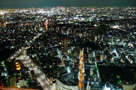 Vue du quartier de Ikebukuro la nuit