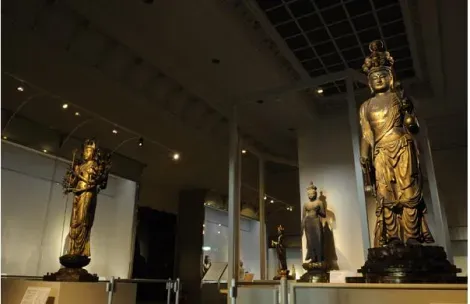 Estatuas en el Museo Nacional de Nara.