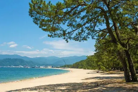 Spiaggia Suisho-hama, particolarmente famosa per la sua sabbia, &quot;Nakisuna&quot; la sabbia canto.