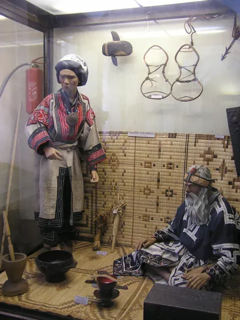 El centro para la promoción de la cultura Ainu en Sapporo tiene una modesta colección de objetos.