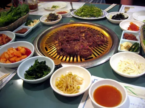 Il Barbecue coreano, kimbap, bulgogi o bibimbap, tutte le meraviglie che offrono i piatti della cucina coreana possono essere trovate da Shin-Okubo (Tokyo).