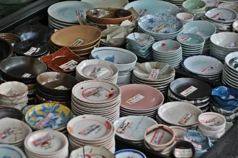 Dishes, knives, ceramics ... You can find everything that you need on the street 800m Kappabashi-dori.