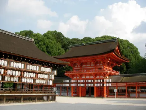 Le Shimogamo-jinja est le théatre du défilé Heian-kyo pour l'Aoi Matsuri.