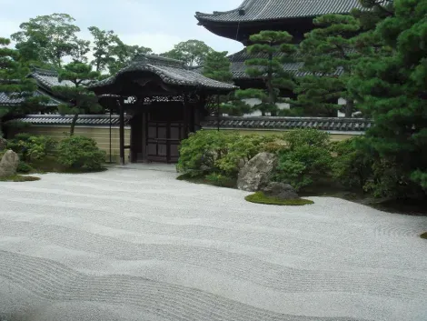 La semplice bellezza del ji Zen giardino Kennin (Kyoto)