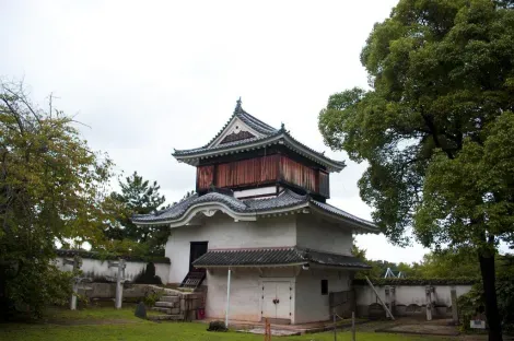 La tsukimi yagura, la torre de la luna, es el único vestigio original del castillo de Okayama.