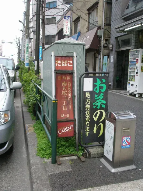 Cendriers dans la rue au Japon