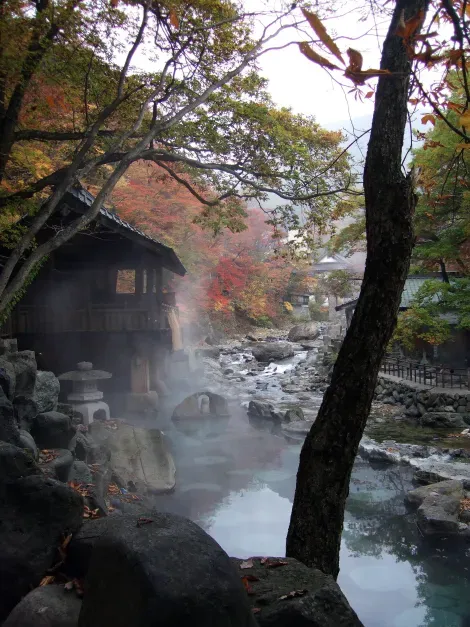 Un rotenburo en el onsen Takaragawa.
