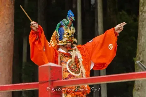 Hō-Taikō Hanami Gyōretsu au Daigo-ji, Kyoto. Performance de Bunraku "Ranryō-ō" (Le roi de Lanling)