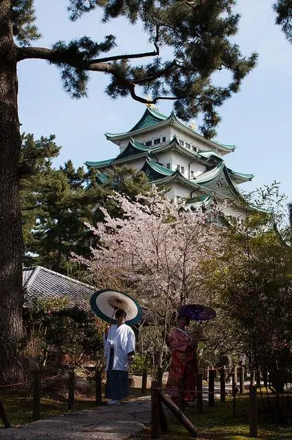 Le château de Nagoya au printemps
