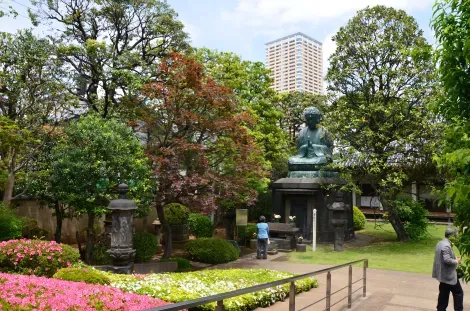 Le temple Tennoji près du cimetière de Yanaka