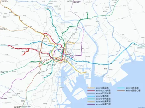 Le plan du réseau du métro de Tokyo, plus de 300 km sur treize lignes et deux compagnies