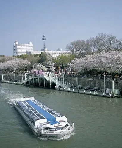 Los buses acuáticos son perfectos para conocer a Osaka desde el río.