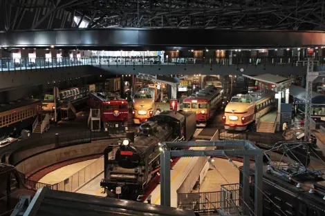 L'espace central d'exposition du musée ferroviaire d'Ômiya