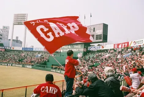 Les supporters des Hiroshima Carp