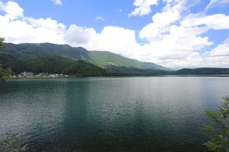Le lac Aoki en été