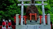 A santuari al confine con il sobborgo di Fushimi.