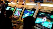 A Tokyo, i terminali di arcade Taito riuniscono gli hardocre gamers di maggior talento.