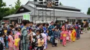Enfants, adultes, ado, 70% des visiteurs du Himeji yukata Matsuri portent un yukata. 