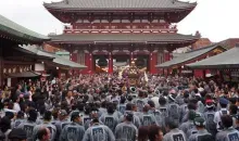 Ogni anno, il Sanja Matsuri attira una grande folla nel Sensôju, il tempio di Asakusa.