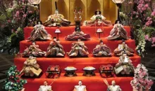 Una colección de los muñecos que se dan durante el hina matsuri.