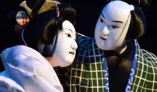 En el teatro bunraku, la marioneta se convierte en la heroína, en el centro de atención.