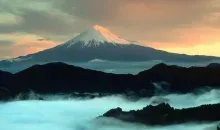 Le mont Fuji au lever du soleil, dans la préfecture de Shizuoka.