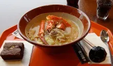 Un bol de ramen au crabe d'Hokkaido