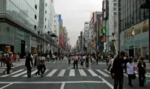 La rue principale de Ginza, rendue piétonnes les après-midi de week-end et jours fériés.