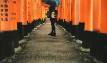 Le temple Fushimi Inari Taisha, à Kyoto, sous la pluie