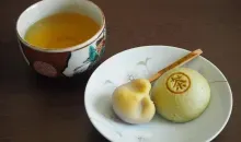 El manju a menudo de come acompañado de té.
