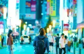 Solo Frau in Shinjuku, Tokio