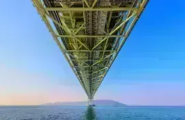 Akashi Kaikyo, il ponte sospeso più lungo del mondo, tra Kobe e l'isola di Awaji