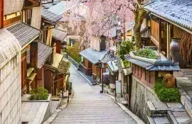 Vecchie strade a Gion, tradizionale quartiere di Kyoto: una tappa obbligata quando si visita Kyoto