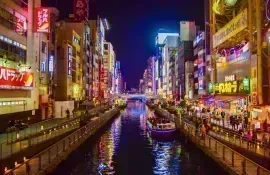 Dotonbori es la zona más animada de Osaka, la capital gastronómica de Japón