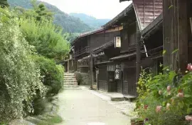 Façades en bois dans le village traditionnel japonais de Tsumago, au coeur des Alpes Japonaises