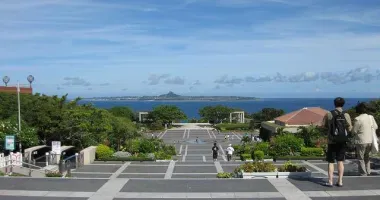 Vista hacia Ie-jima desde Okinawa.